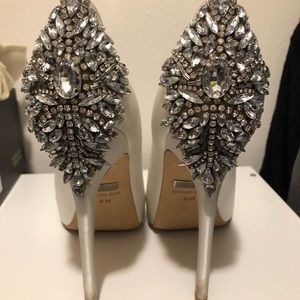 Badgley Mischka bridal pumps size 8
